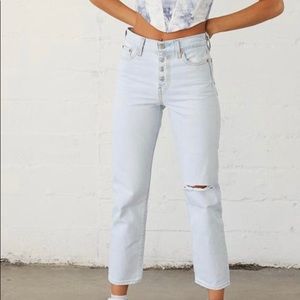 Levi Straight Leg Wedgie Crop